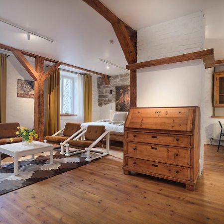 Historic Apartment With Private Garden In Old Town Tallinn Exterior foto